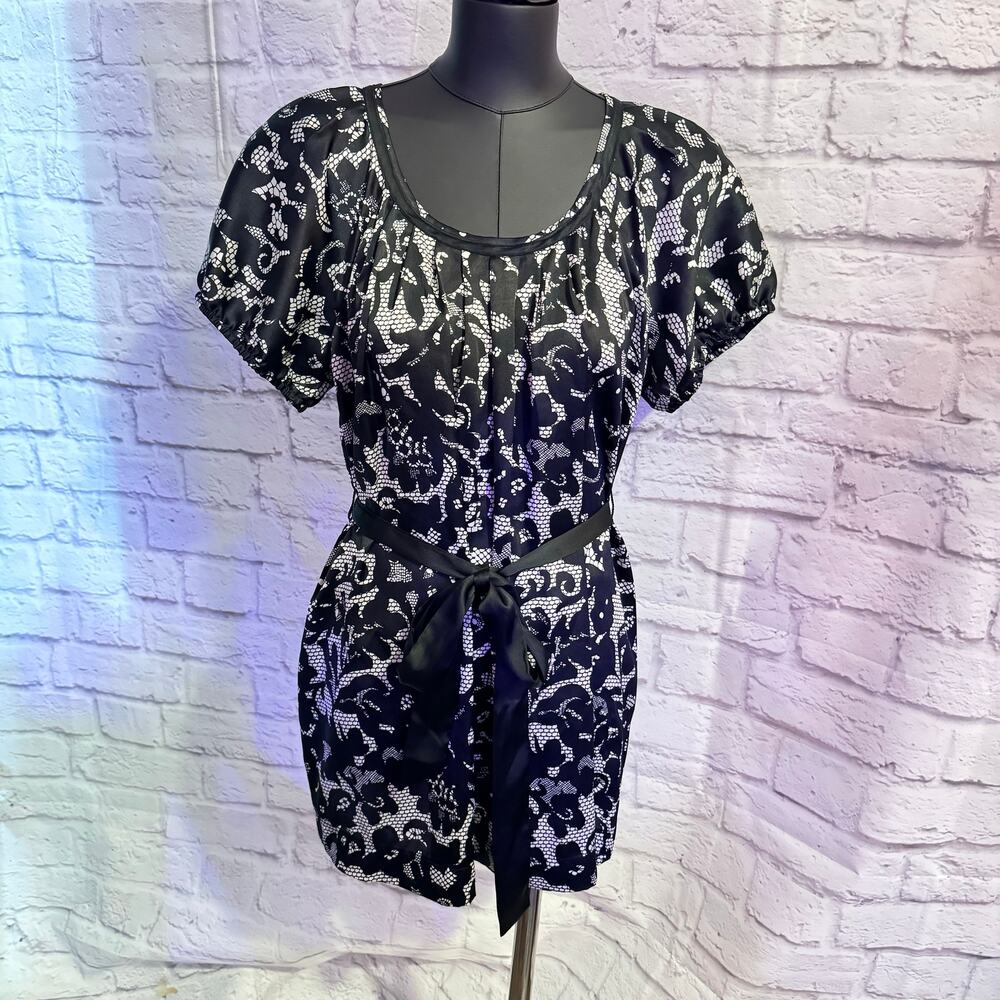 MOTHERHOOD MATERNITY BLACK AND WHITE SILKY SHIRT WITH UNDERBUST TIE SZ M